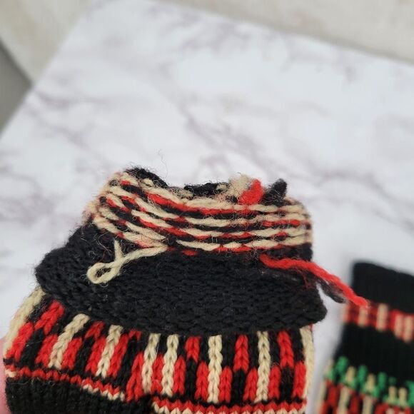 Vintage Handknit Gloves Black with Green Red Cream Nordic Fair Isle Designs - Picture 7 of 12